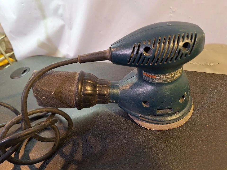 BLACK & DECKER #RO100 TYPE-1 2.A 12,000-OPM 5" ORBIT SANDER W/ DUST BAG - Image 4 of 4