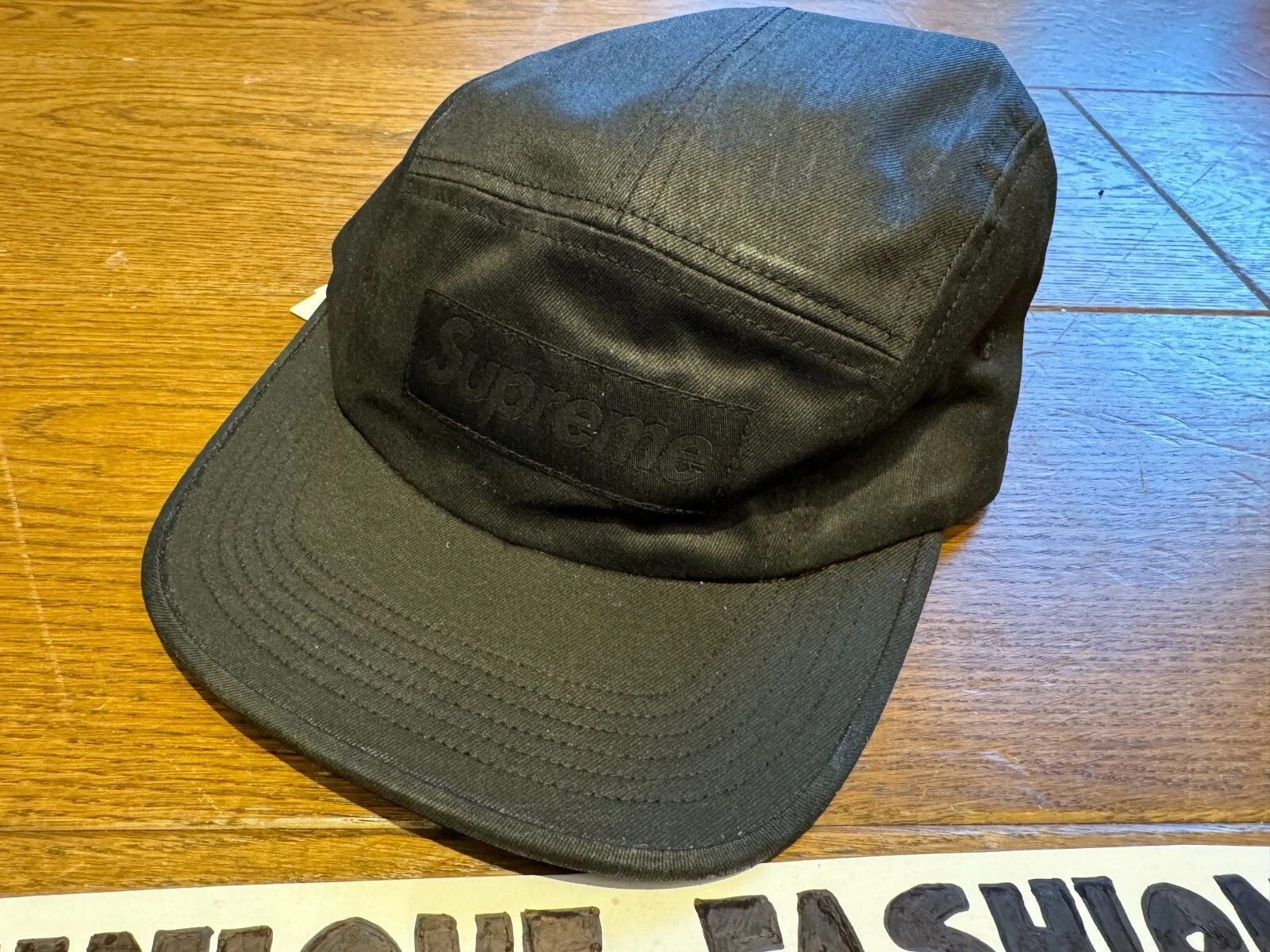 Casquette de camp peinte Supreme x MM6 Maison Margiela chapeau noir 5 panneaux logo boîte SS24
