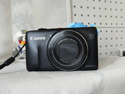 Canon PowerShot SX600 HS Black 16MP 18x Zoom 25-450mm WiFi Camera Excellent