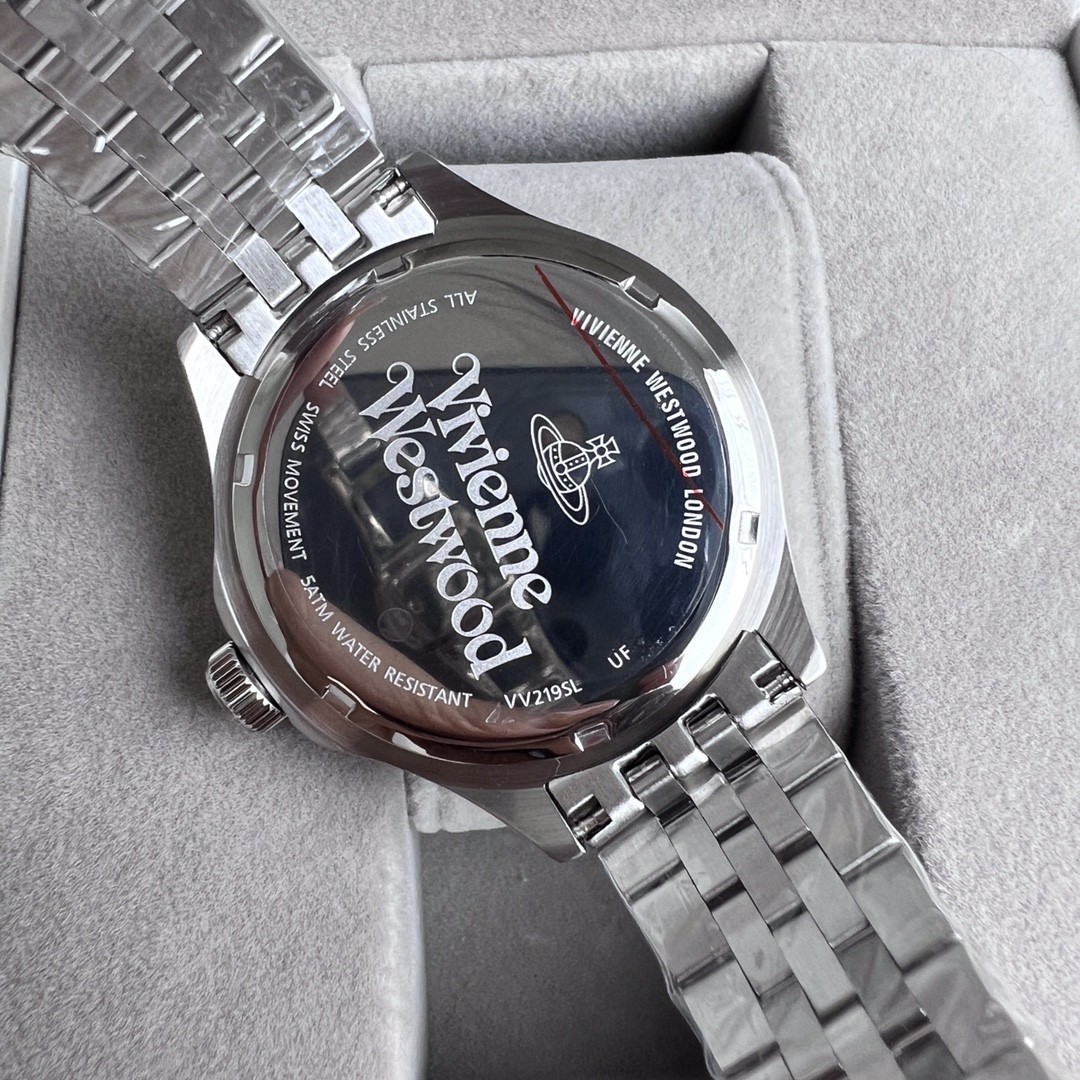 VIVIENNE Men's Women's 39mm Black Dial Silver interlaced strap