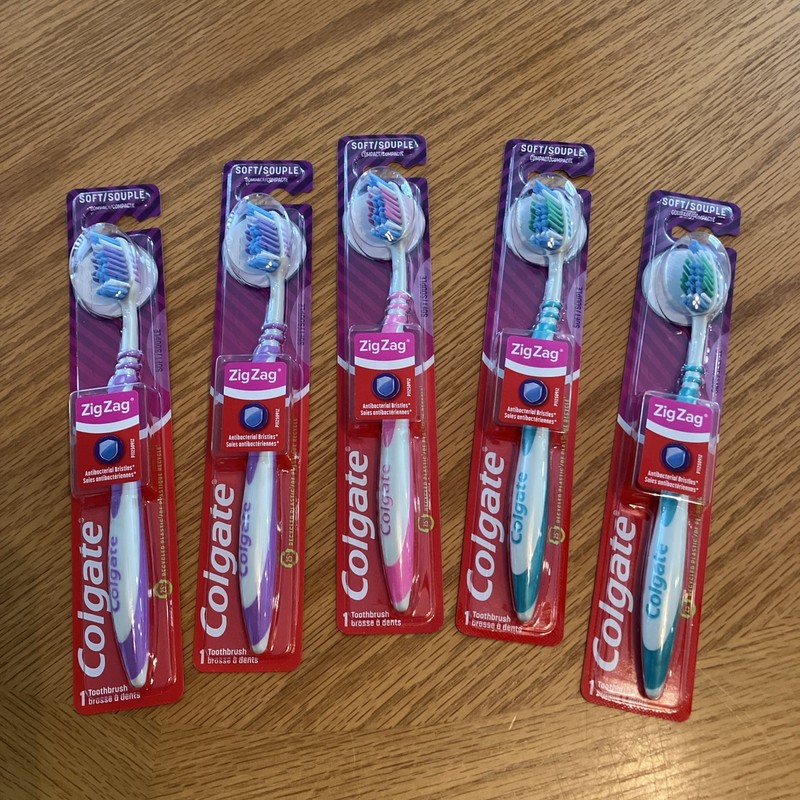 Set Lot 5 Colgate Zigzag Soft Toothbrushes