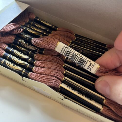 Vtg DMC 22 Skeins Box Mouline Special 25 Thread Floss #3772 V Dark Desert Sand - Picture 4 of 5