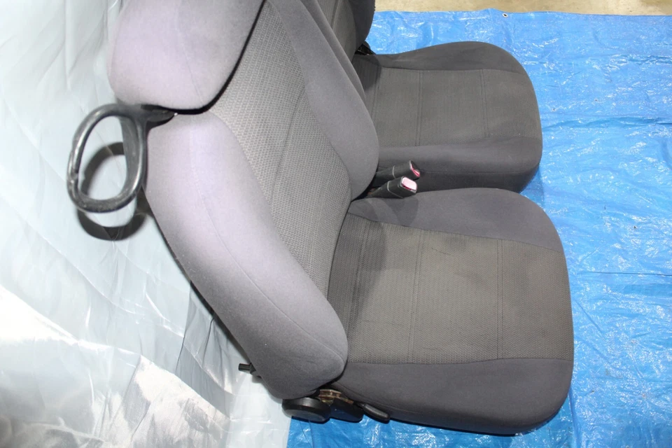 Par de asientos delanteros Ford Mustang 99-04 con receptores de cinturón de seguridad y reposacabezas Foto 4 de 4