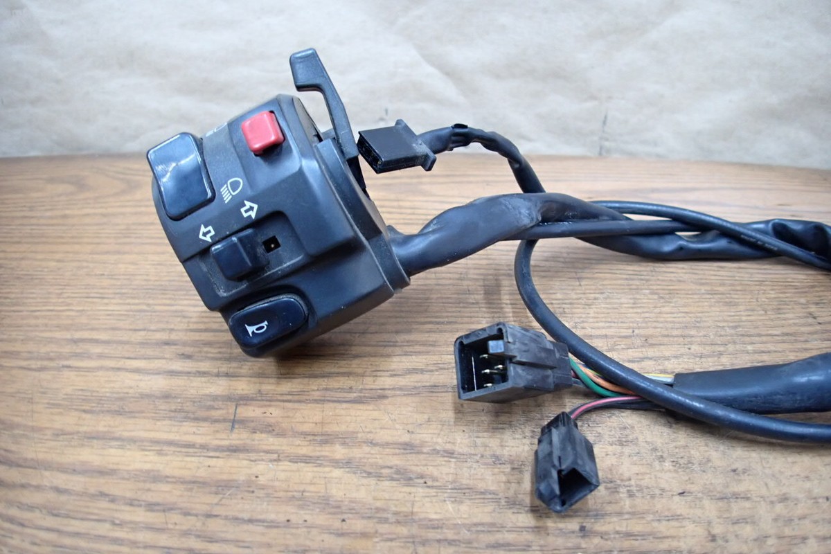 。 2001 KAWASAKI CONCOURS ZG1000A LEFT HAND SWITCH CONTROL W/ CHOKE