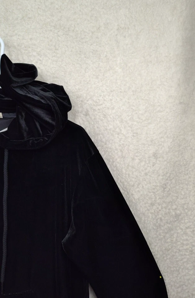 Sudadera pequeña de terciopelo con capucha negra de mezcla de polietileno Silence Noise para mujer Foto 3 de 4