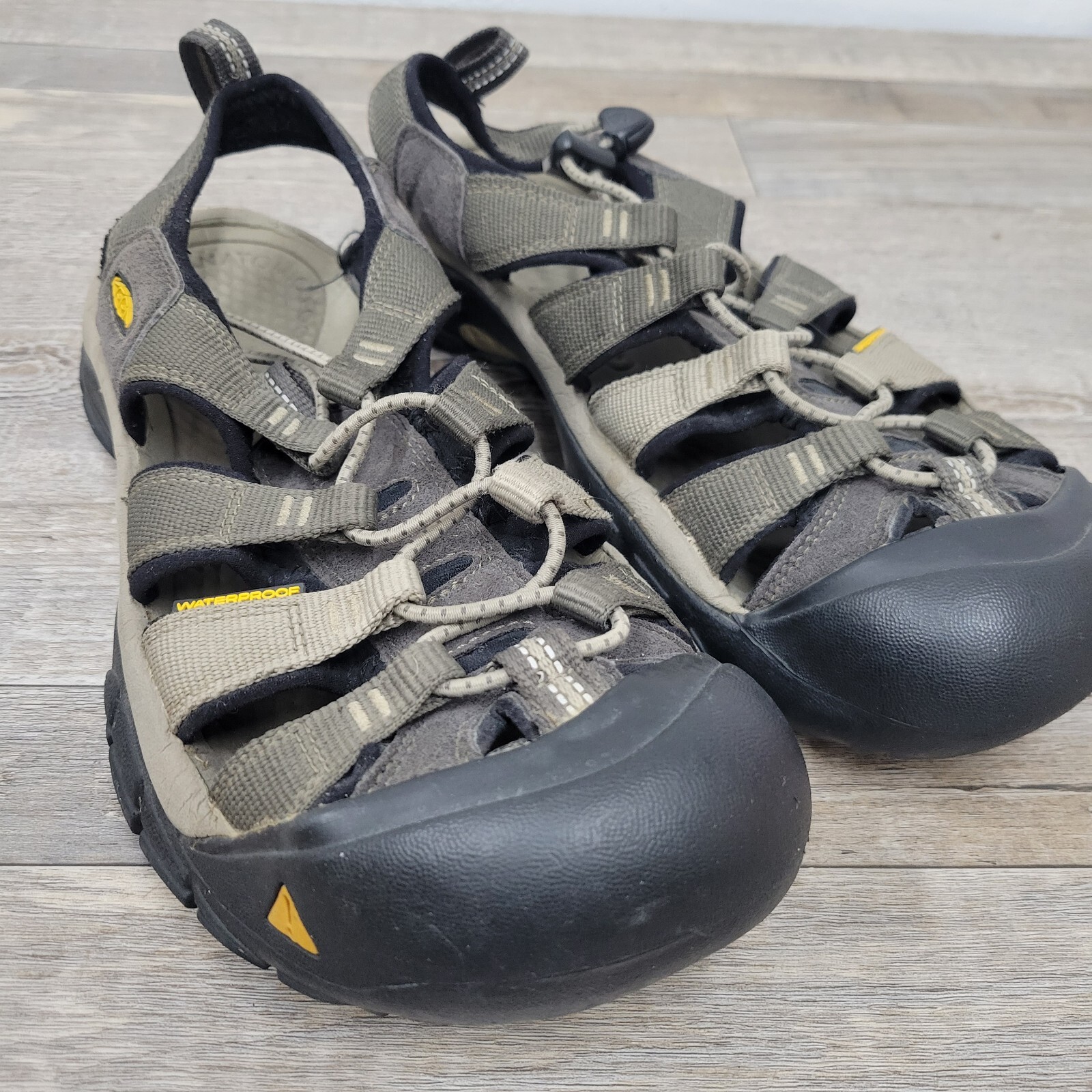 Sandali da trekking impermeabili da donna marroni KEEN taglia 7 5