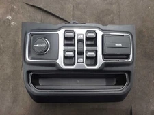 19 20 WRANGLER Center Trim Panel w/Outlet w/USB Hub w/Auto Window Switches