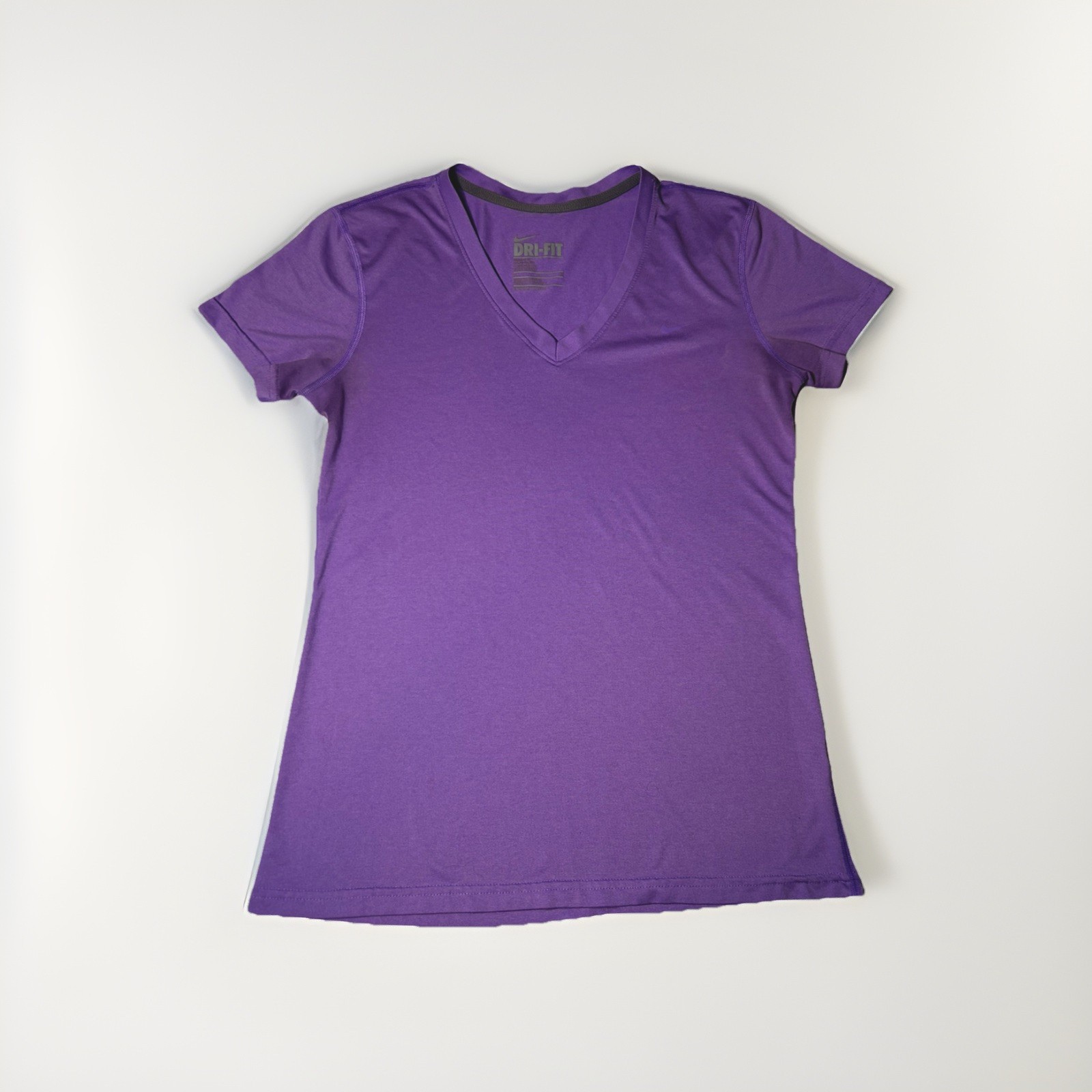 Nike Shirt Womens Medium Purple Short Sleeve Regular Dri Fit V Neck Workout