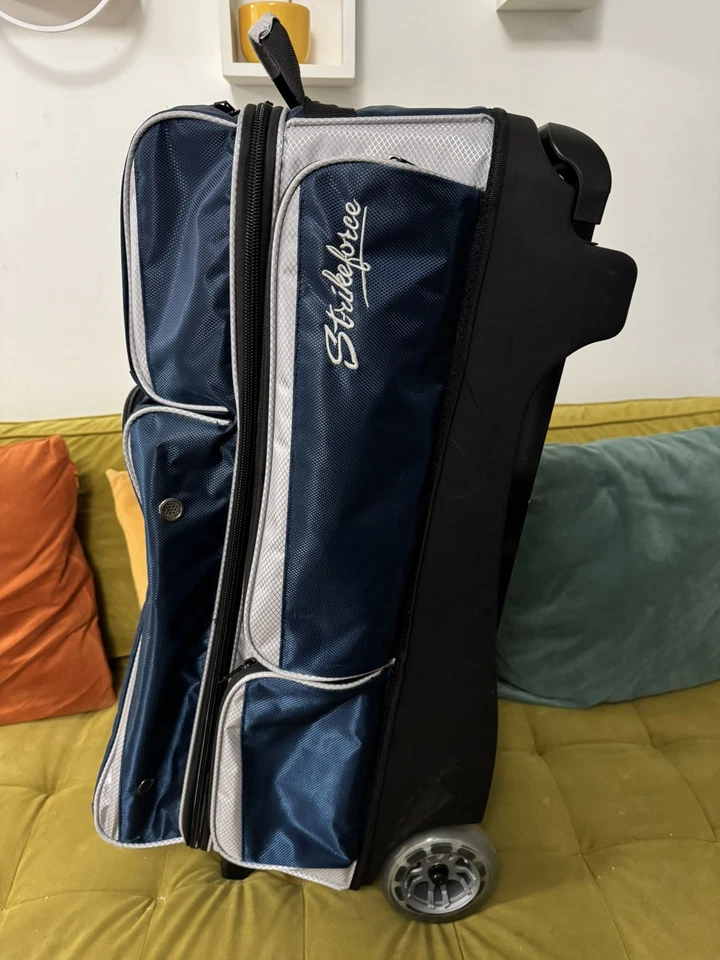 KR Strikeforce Konvoy 3 Ball Triple Roller Navy Silver Bowling Bag - Image 3 of 4