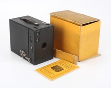 KODAK CANADA NO. 2A BROWNIE, WITH INSTRUCTION BOOK  TATTERED BOX/cks/198260