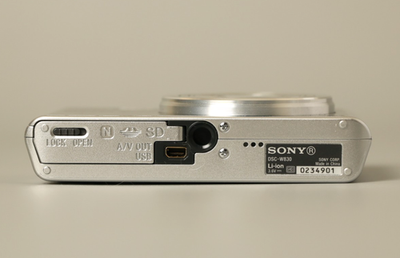 SONY Cyber-shot DSC-W830 Silver Digital Camera with Charger from