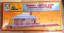 AHM 15703 HO Freight Station with Loading Platform