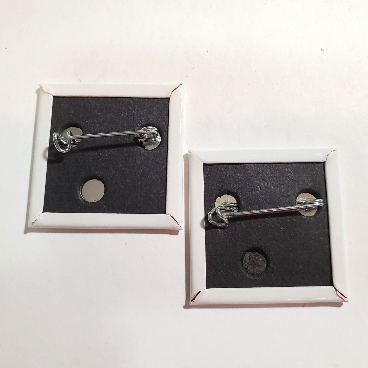 90s ジョーダン レストラン ピンズ バッジ 2点とオマケ 2 Pins Silverberg's “Michael Jordan's? The Restaurant