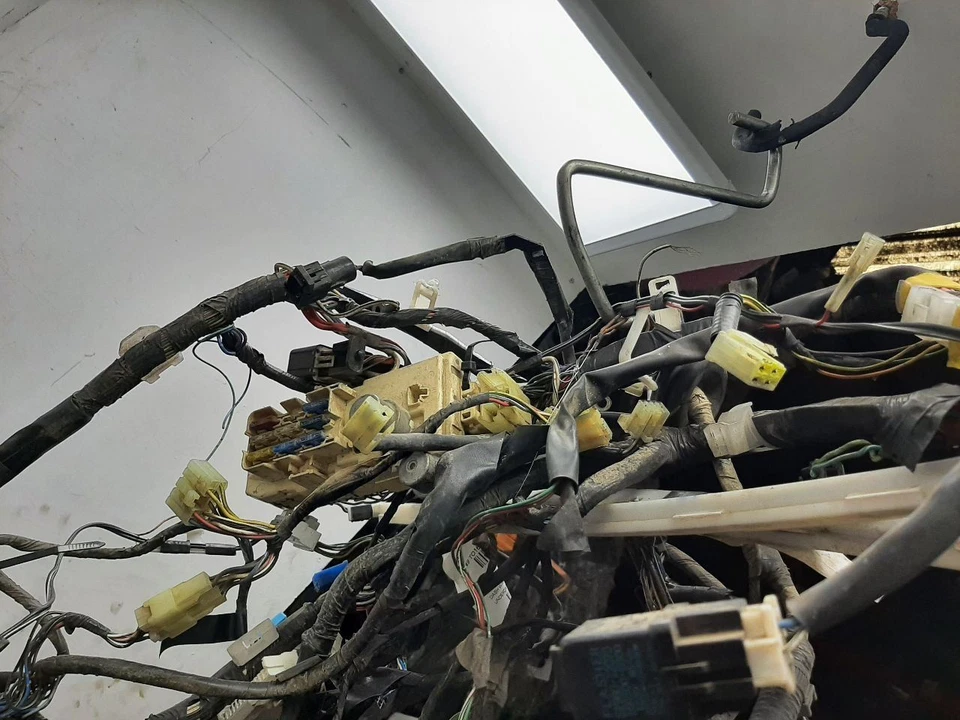 90 TOYOTA PICKUP ARNÉS BAJO TABLERO Y CAJA DE FUSIBLES 2,4 L MT Foto 4 de 4