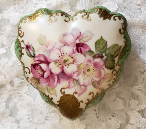 Large  Vintage Hand Painted Nippon Heart-Shaped Trinket Box