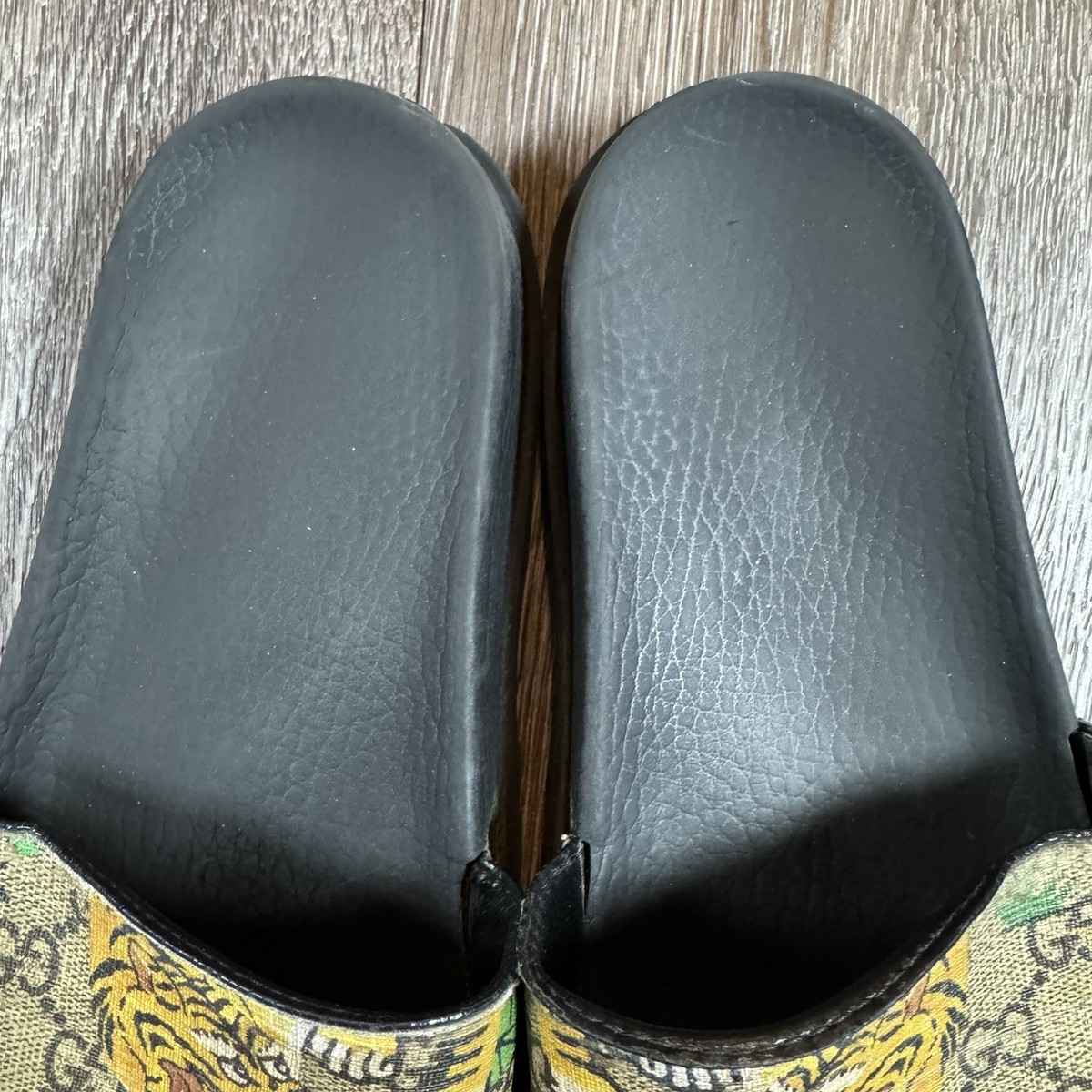 Gucci Slides Flip Flops Bengal Tiger Mens Size 6 Gucci GG Supreme Tiger Slide Sandals Beige Size 6 US main image 2