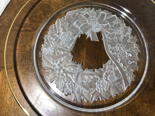 Sasaki 12.5" Christmas Crystal Wreath Platter Beautiful with Gold Trim (A) - Picture 6 of 7