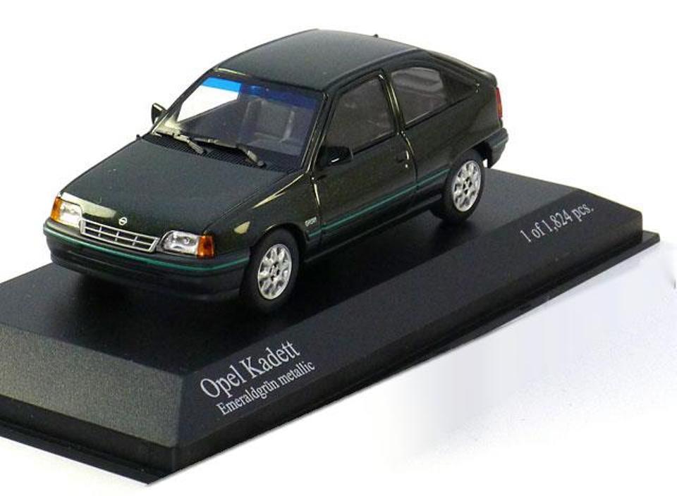 Opel Kadett E 1989 verte voiture miniature 1/43 Minichamps 400045900