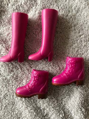 Mattel Barbie ,, Hohe Stiefel und Wanderschuhe“ in Himbeer Rot !