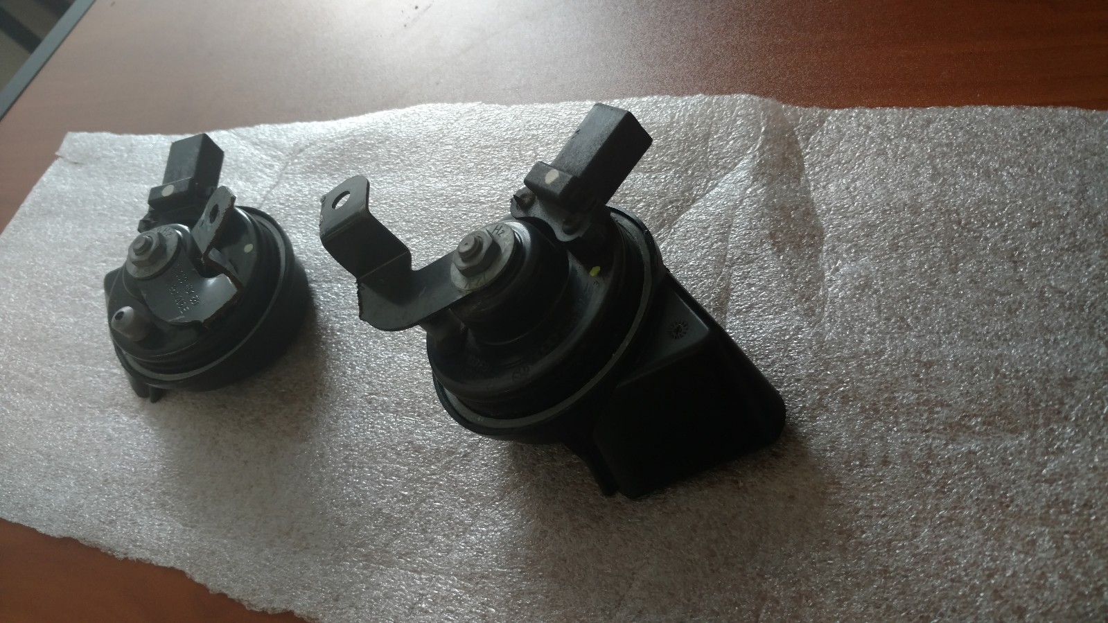 LAMBORGHINI GALLARDO LP560 AUDI FRONT HORNS OEM 4F0951223A