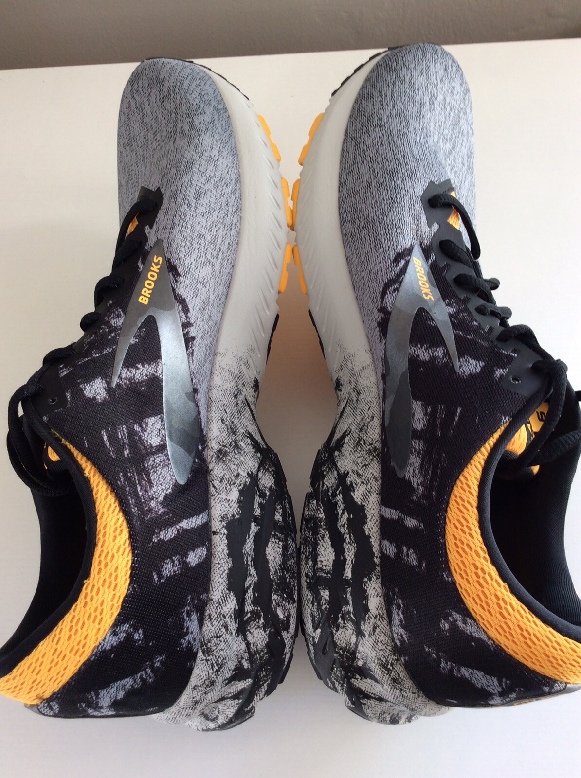 brooks men's pittsburgh launch 6 running shoes