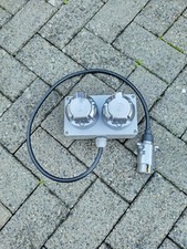 Produktbild - 7 Poligen 12V Stecker mt Zwillings Adapter auf Doppelsteckdose