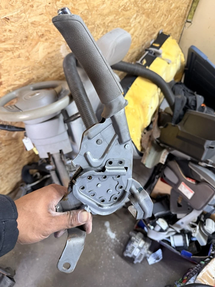 Palanca de manija de freno de estacionamiento de emergencia Subaru Forester 2009-2013 OEM 09-13 Foto 3 de 3