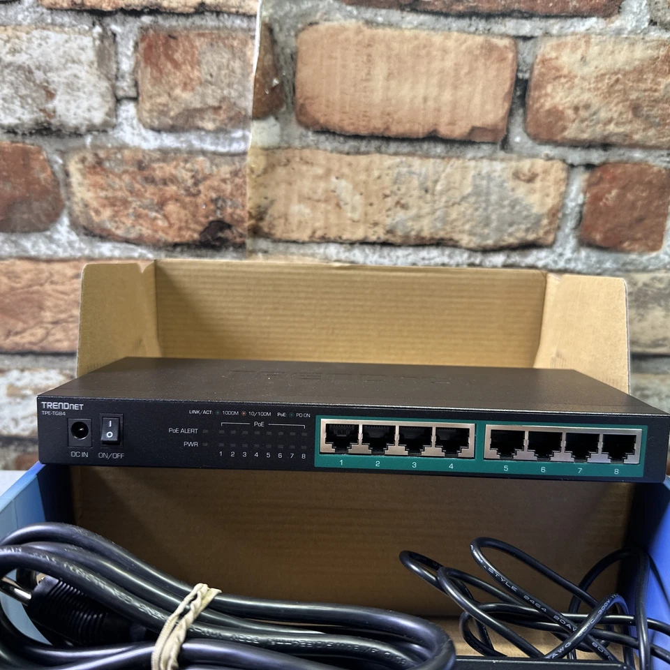 TRENDnet TPE-TG182 8-Port Gigabit PoE+ Network Switch READ - Image 2 of 4