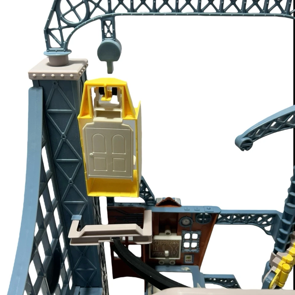 Monsters Inc Electronic Factory Scare Floor Flying Door Toy incompleto PARA PEÇAS - Imagem 4 de 4