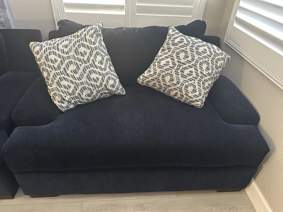 Sofá y sofá de dos plazas azul marino oscuro excelente estado precio a la venta Foto 3 de 3