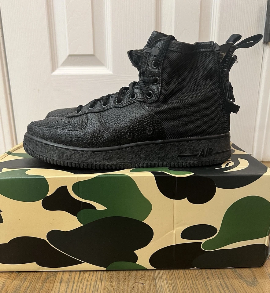 Talla 9 - Nike SF Utility Air Force 1 Mid Triple Negro Foto 4 de 4