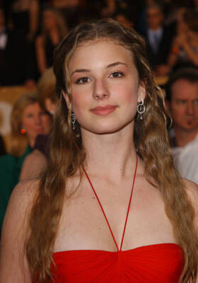 Actress Emily VanCamp arrives at the 29th Annual People's Choice A- Old Photo 1