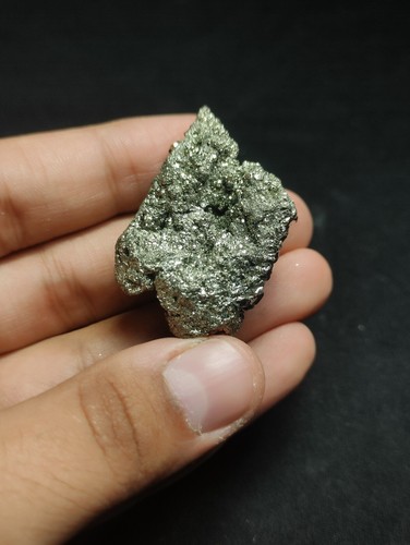 Racimos de pirita cruda natural - intrincadas formaciones cristalinas, tamaños variados - Imagen 3 de 21