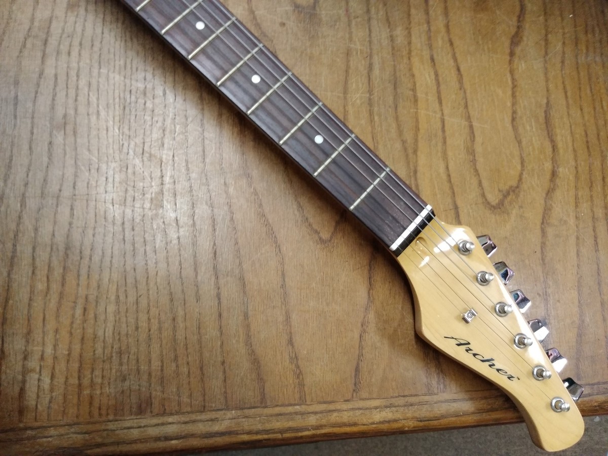 Archer Electric Guitar Rosewood Fret Board Maple Body Black White