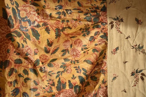 Vintage 1830's Wholecloth Antique Quilt ~GORGEOUS EARLY FABRIC & GLAZED CHINTZ! - Picture 6 of 8