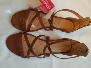 size 11 wide sandals
