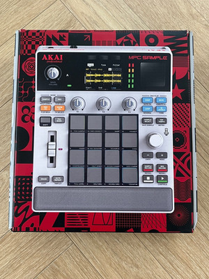 Akai Professional MPC Sample Standalone Portable Sampler Sequenzer/Effekte