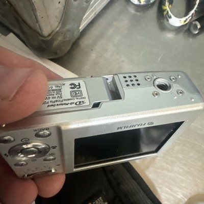 Fujifilm FinePix F Series F20 6.3MP Digital Camera - Silver for