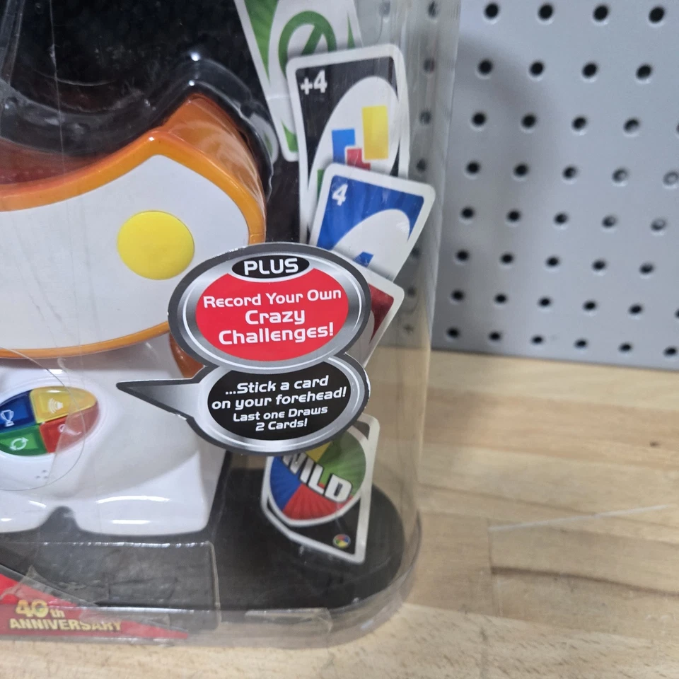 Mattel Uno Roboto 2010 The Interactive Wild Card Uno Game NEW IN BOX - Image 2 of 4