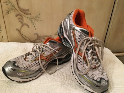 mizuno wave creation 10 running shoes