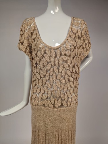 UNUSUAL VINTAGE 1940’S KNIT DRESS W LEAVES IN METALLIC GOLD LAME STITCHING - Picture 2 of 11