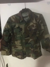 U.S. ARMY MILITARY ISSUE WOODLAND CAMO  SHIRT HUINTING MENS  Medium Small
