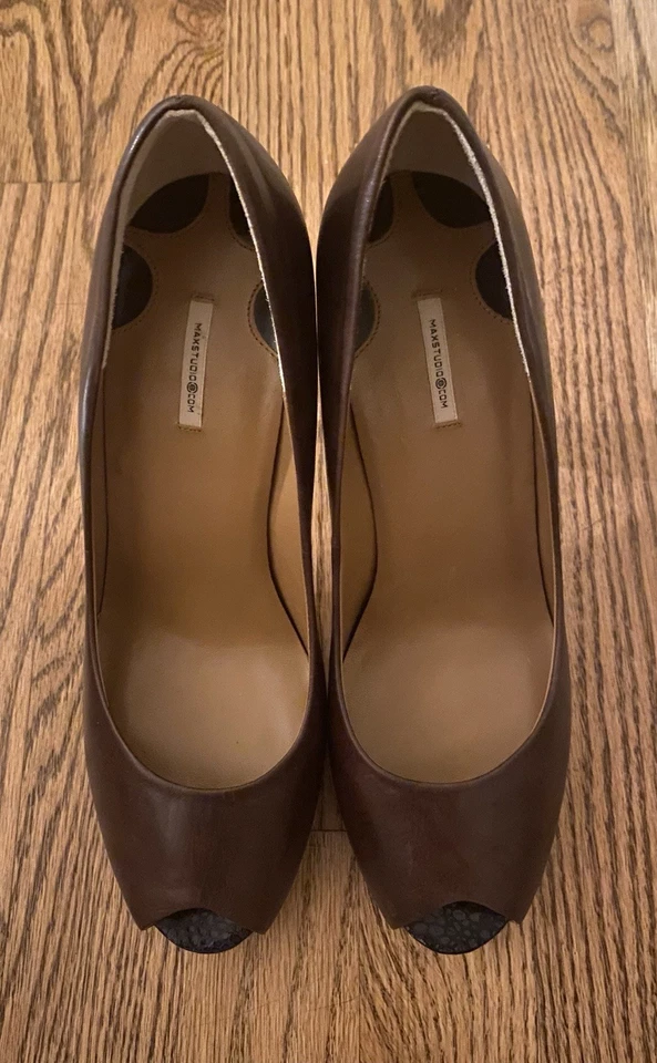 Zapatos Max Studio para mujer Paddington Peep Toe marrón oscuro 7M cuero tacón de salón Foto 3 de 4