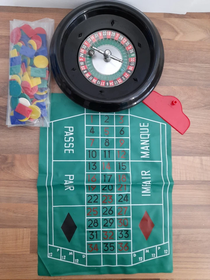 Vintage 1960's ROULETTE Wheel Family Game - MADE IN HONG KONG Casino Games Party - Image 2 of 4