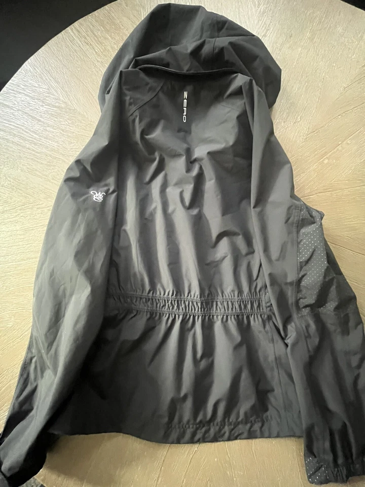 Chaqueta de golf para mujer Zero Restriction Olivia con capucha negra/plateada R299L Foto 3 de 4