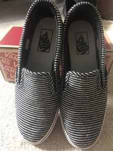 mujeres con tenis vans