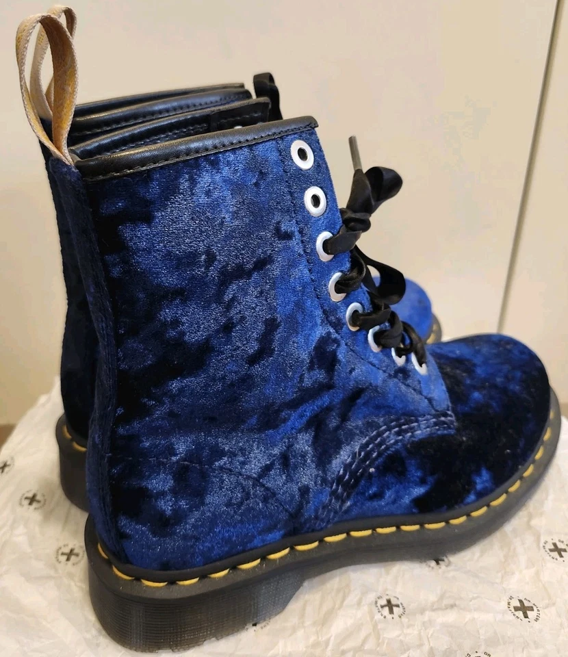 NUEVAS Botas de Combate Doc Dr. Martens "Jadon" Terciopelo Triturado Cobalto Talla 6/37 Ret. $170 Foto 2 de 4