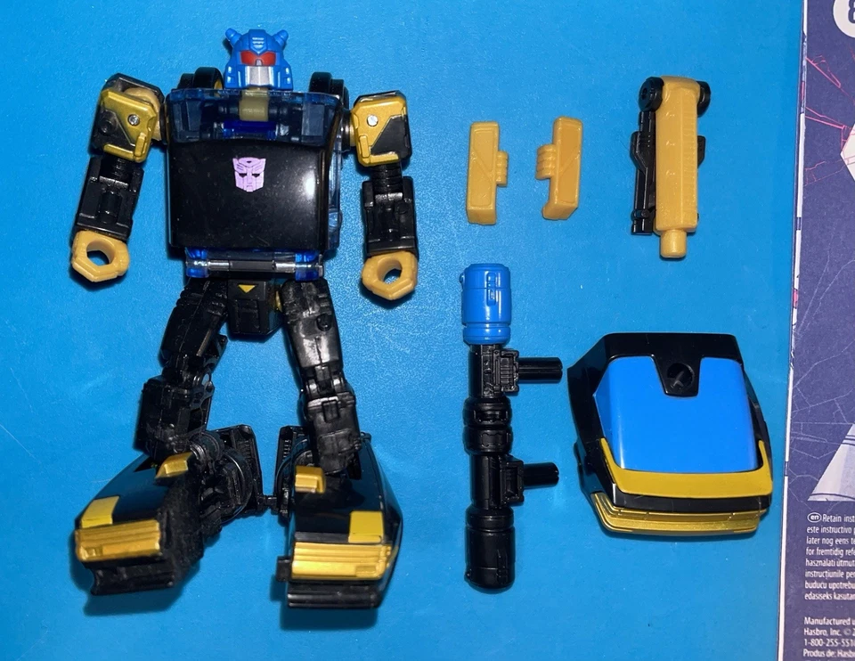 Transformers Shattered Glass Collection Hasbro Pulse Exclusive GOLDBUG Figure - Image 2 of 4