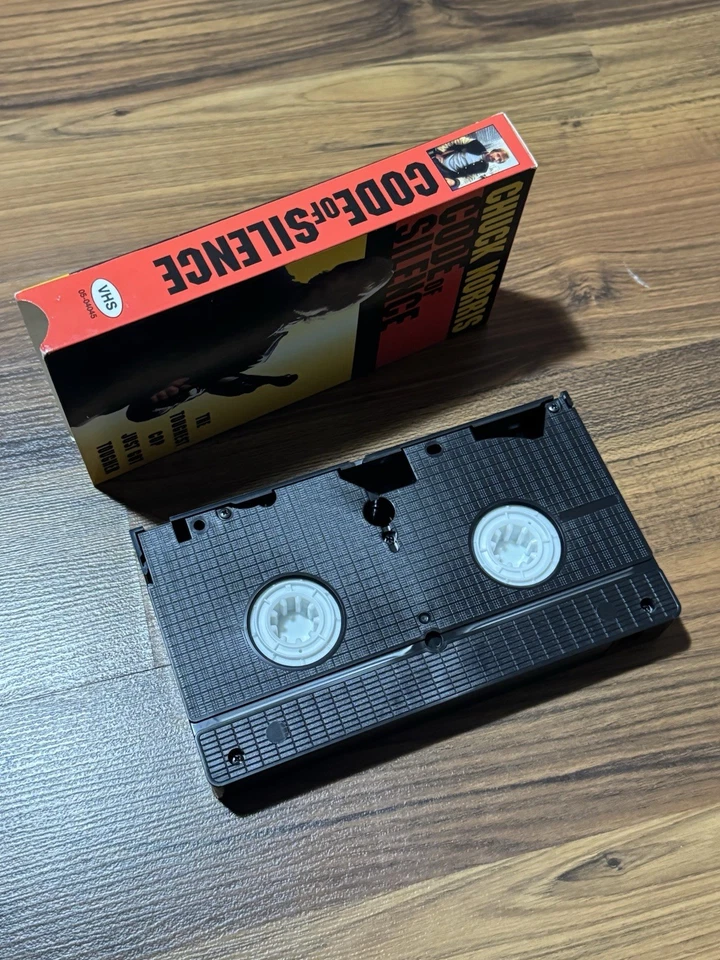 Code of Silence (VHS, 1985, Chuck Norris Henry Silva Dennis Farina) - Image 4 of 4