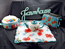Pioneer Woman~Lot of 10~Toaster~Teapot~4 Placemats~Stock Pot~Farmhouse Sign~FUN!
